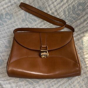 Vintage Gucci Tan Leather Shoulder Bag with Gold Clasp